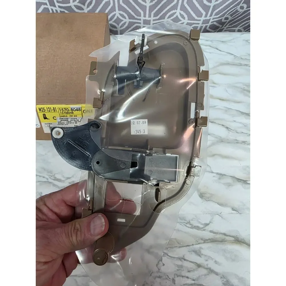 General Motors GM OEM Right Side Interior Door Handle Assembly 15708048 NOS